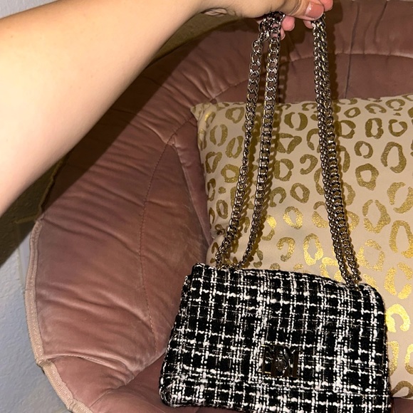 Never before used black crossbody purse. Can be worn multiple ways. ๐ค๐๐ค - Picture 2 of 3